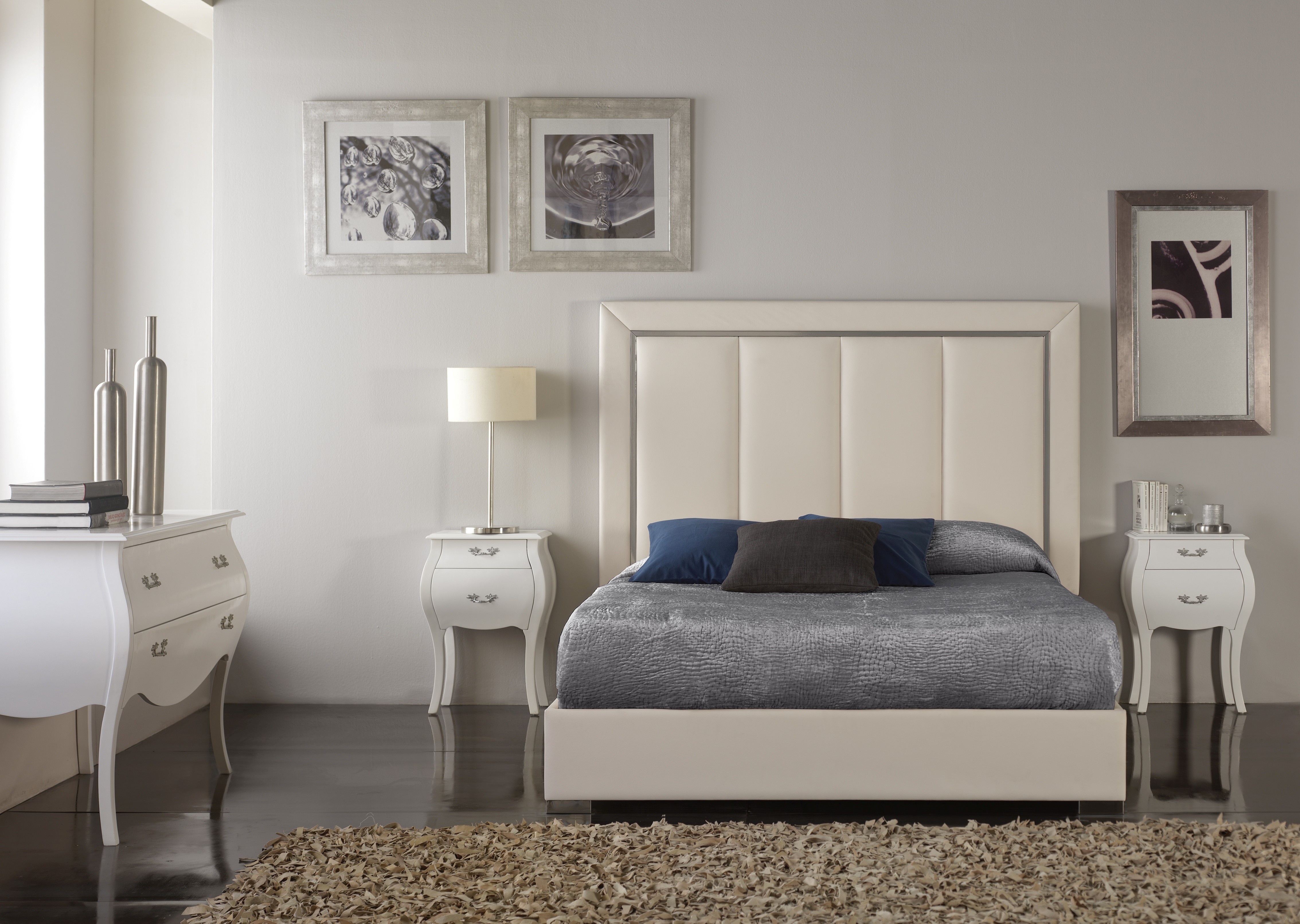 Levně Estila Moderní kožená postel Monica s elegantním prošívaným čelem krémové barvy 150-180cm