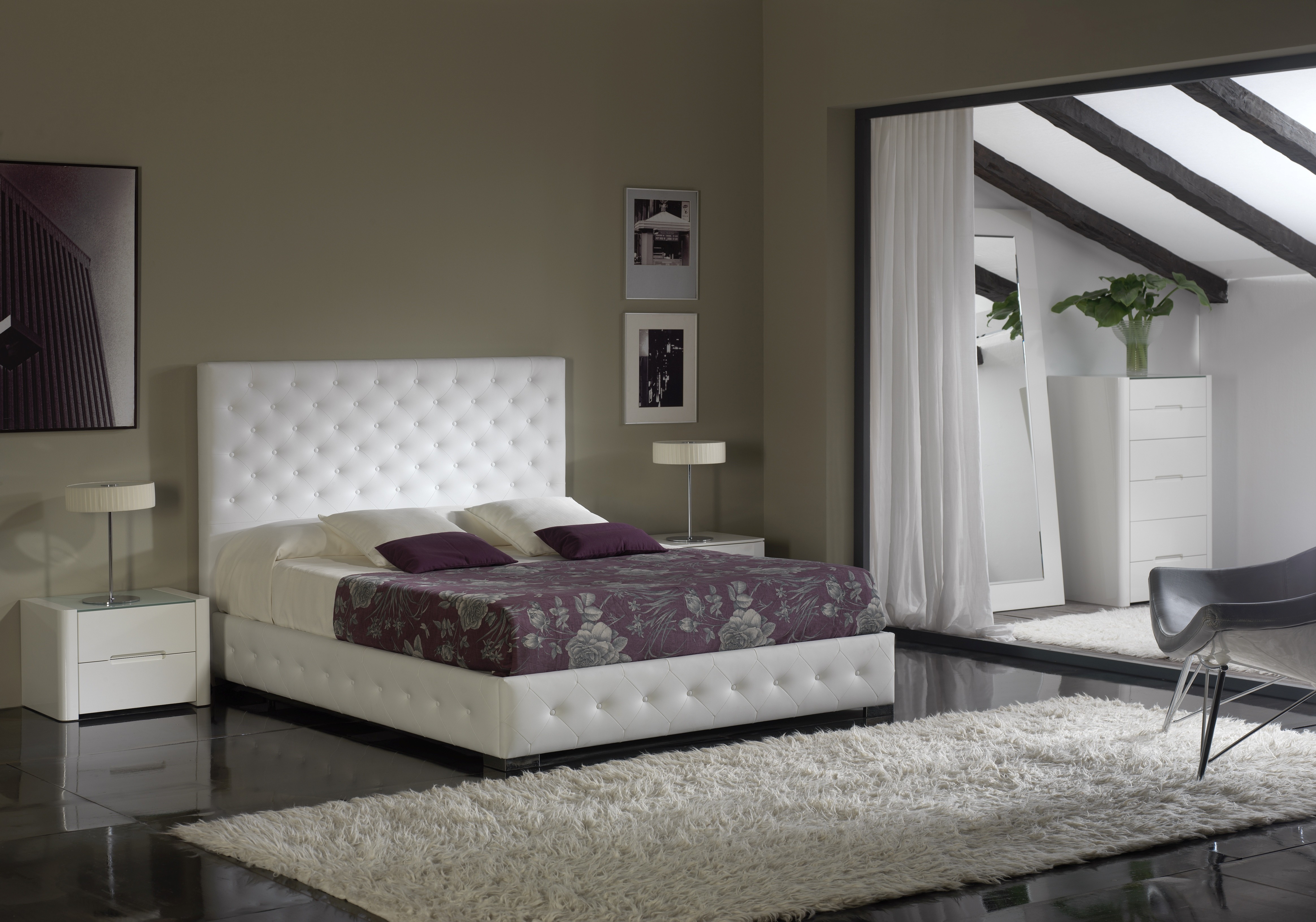 Levně Estila Elegantní postel chesterfield ALMA s koženým čalouněním a úložným prostorem 200 cm