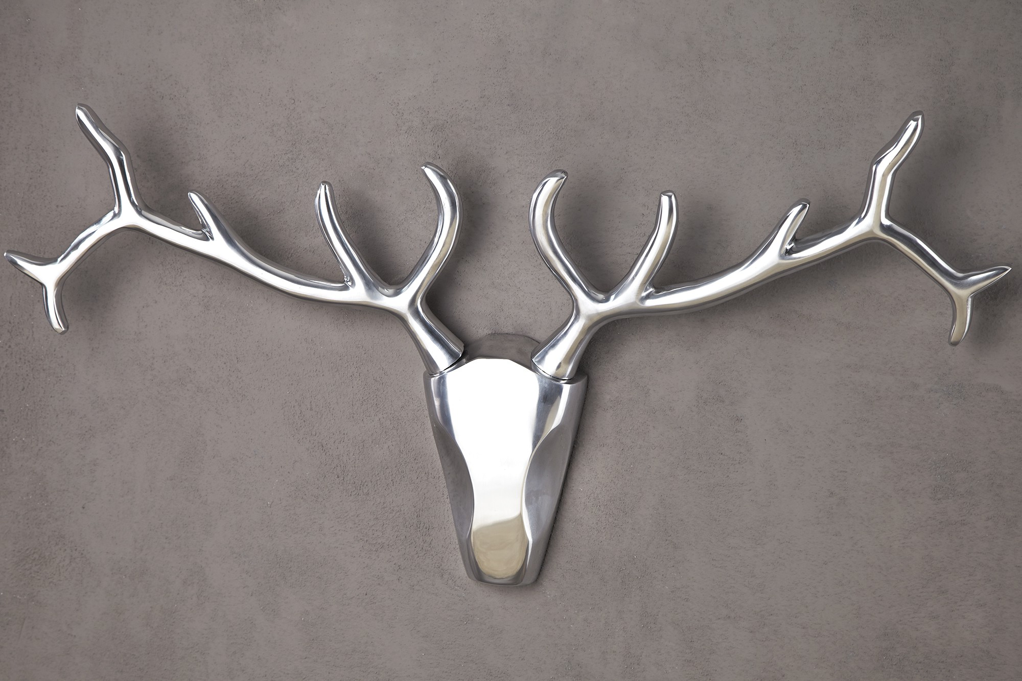 Levně Estila Extravagantní moderní dekorační jelení hlava 90cm stříbrná