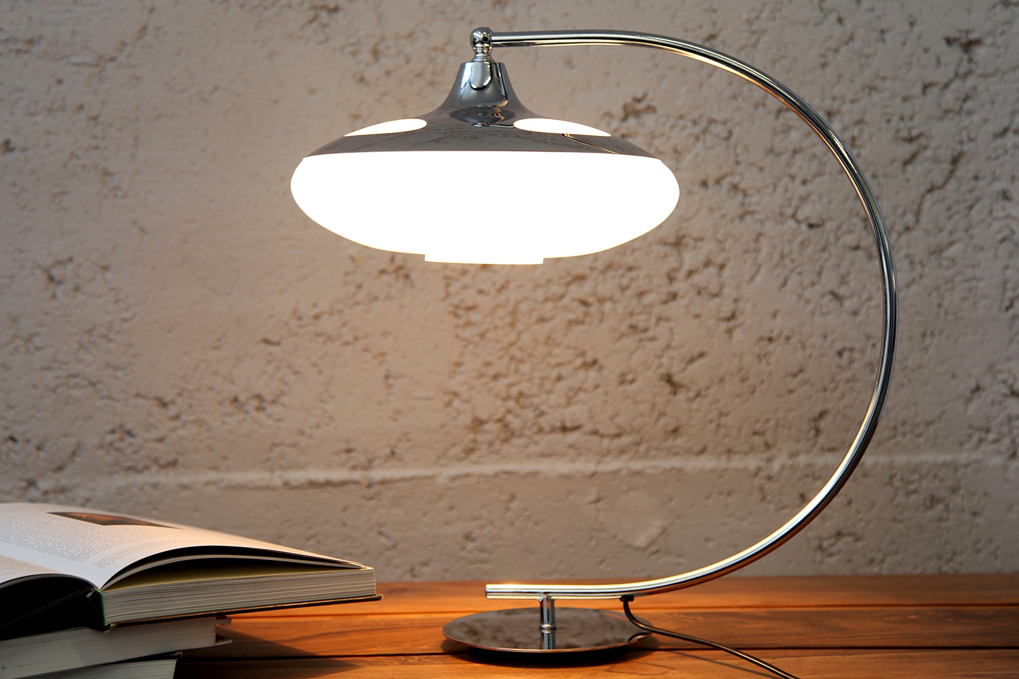 Levně Estila Luxusní moderní designová stolní lampa Luna logo