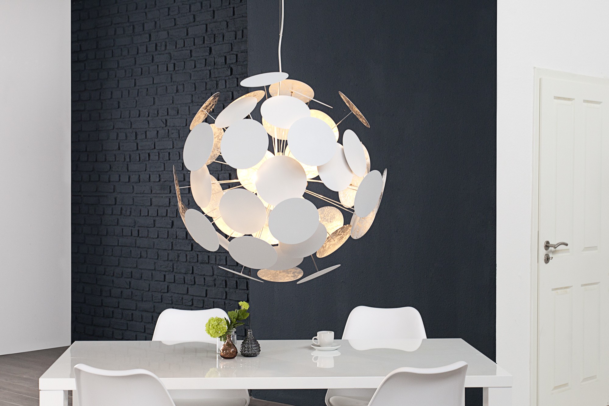 Levně Estila Luxusní designová závěsná lampa Infinity bílo stříbrná