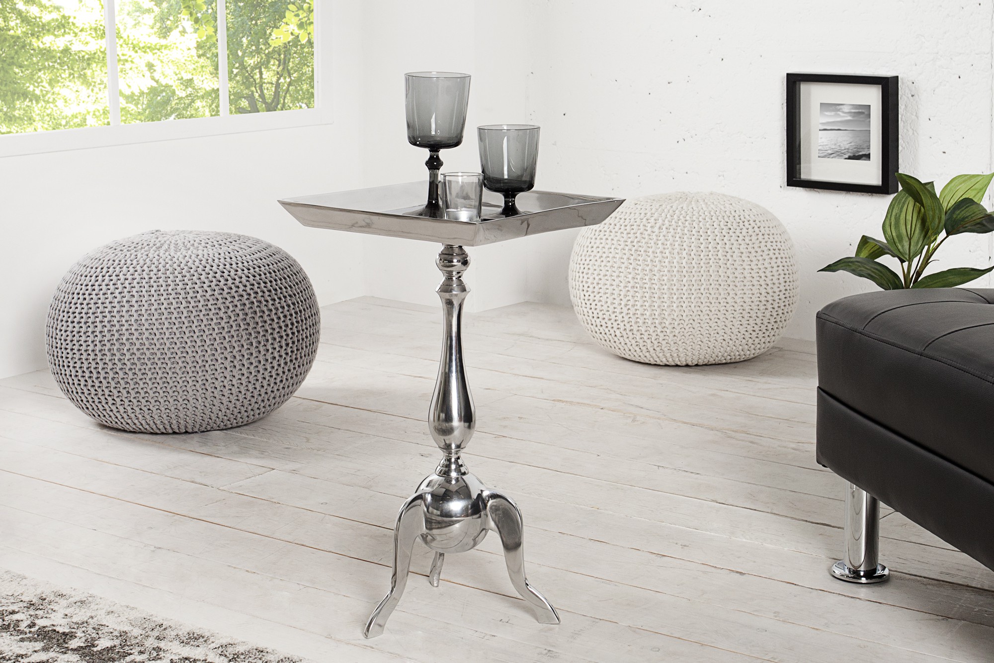 Levně Estila Stylový luxusní odkládací stolek Jardin 55cm stříbrný