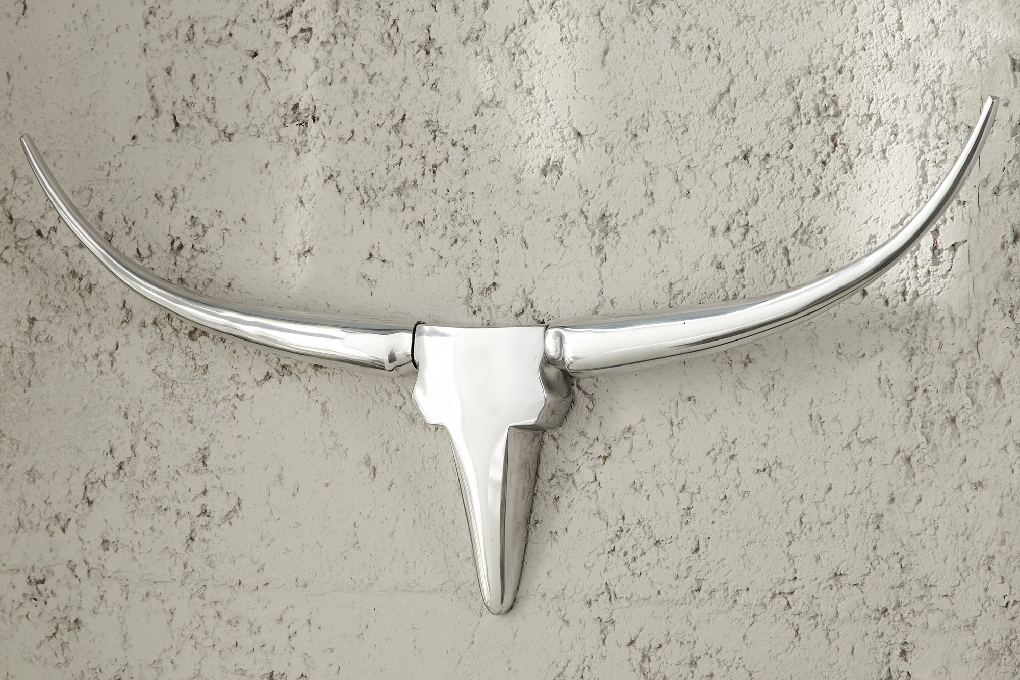 Estila Extravagantní dekorační lebka Bull 75cm stříbrná