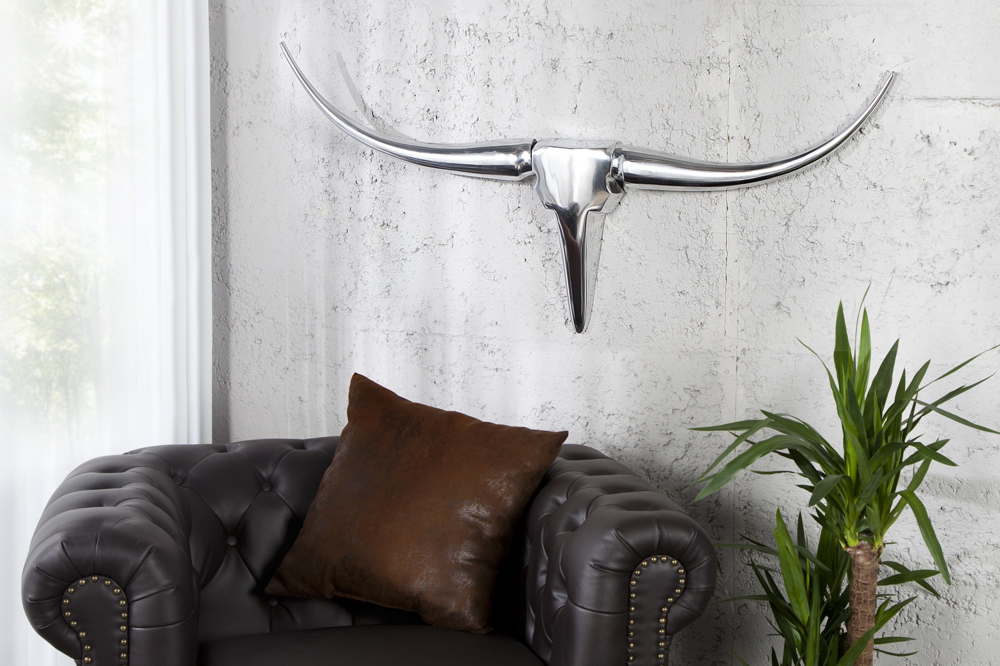 Estila Extravagantní dekorační lebka Bull 99cm stříbrná