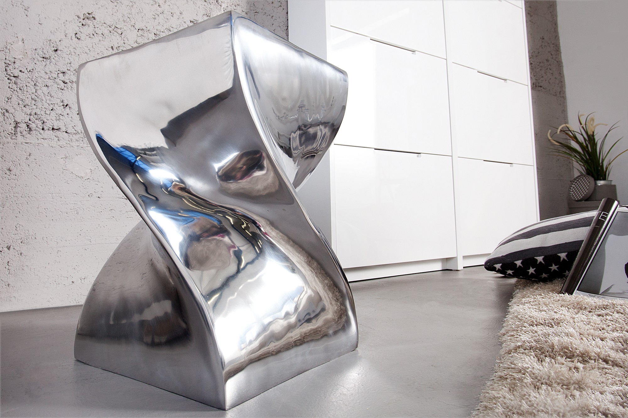 Levně Estila Extravagantní moderní židle Twist 45cm stříbrná
