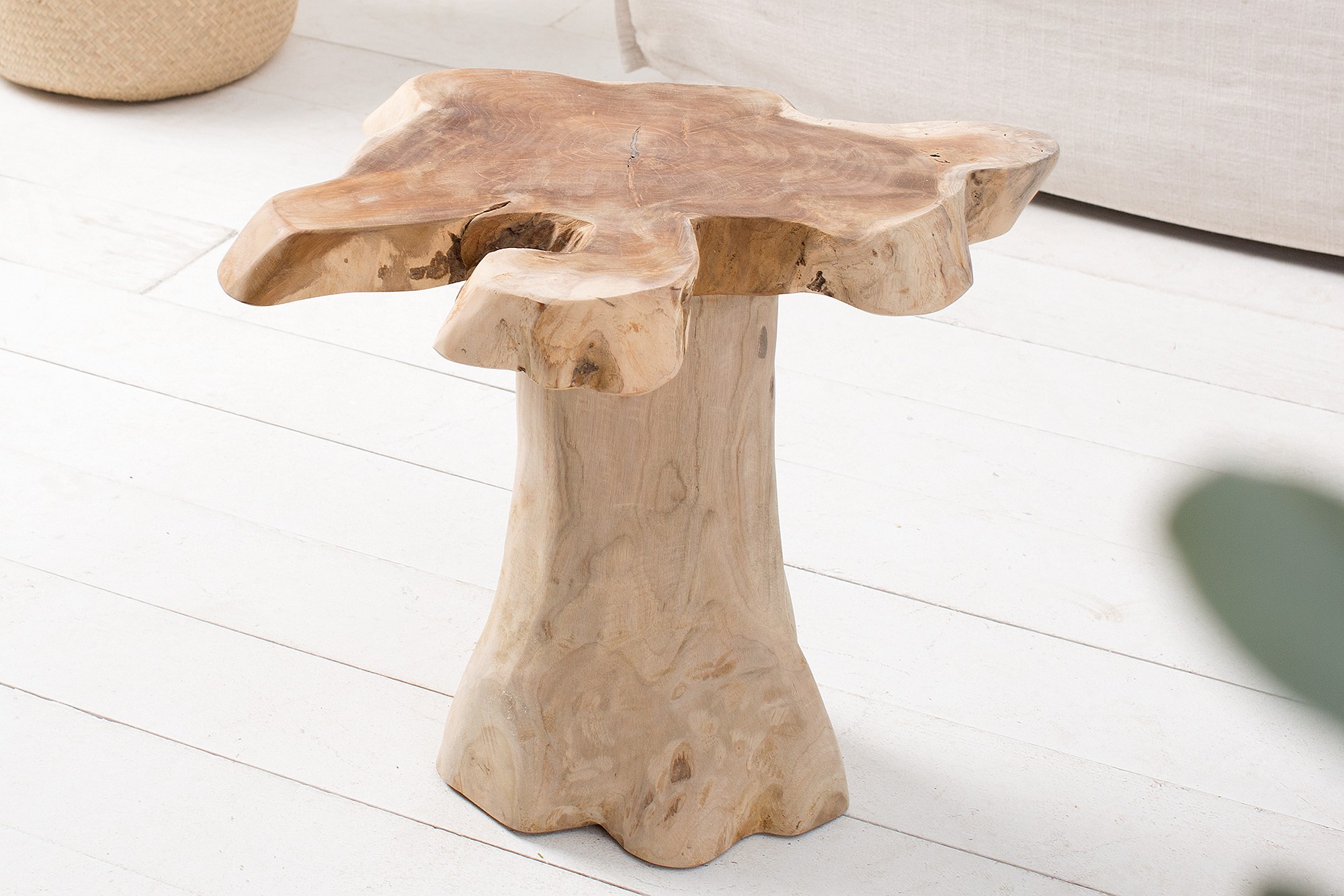 Estila Designový příruční stolek Teak Root 40cm