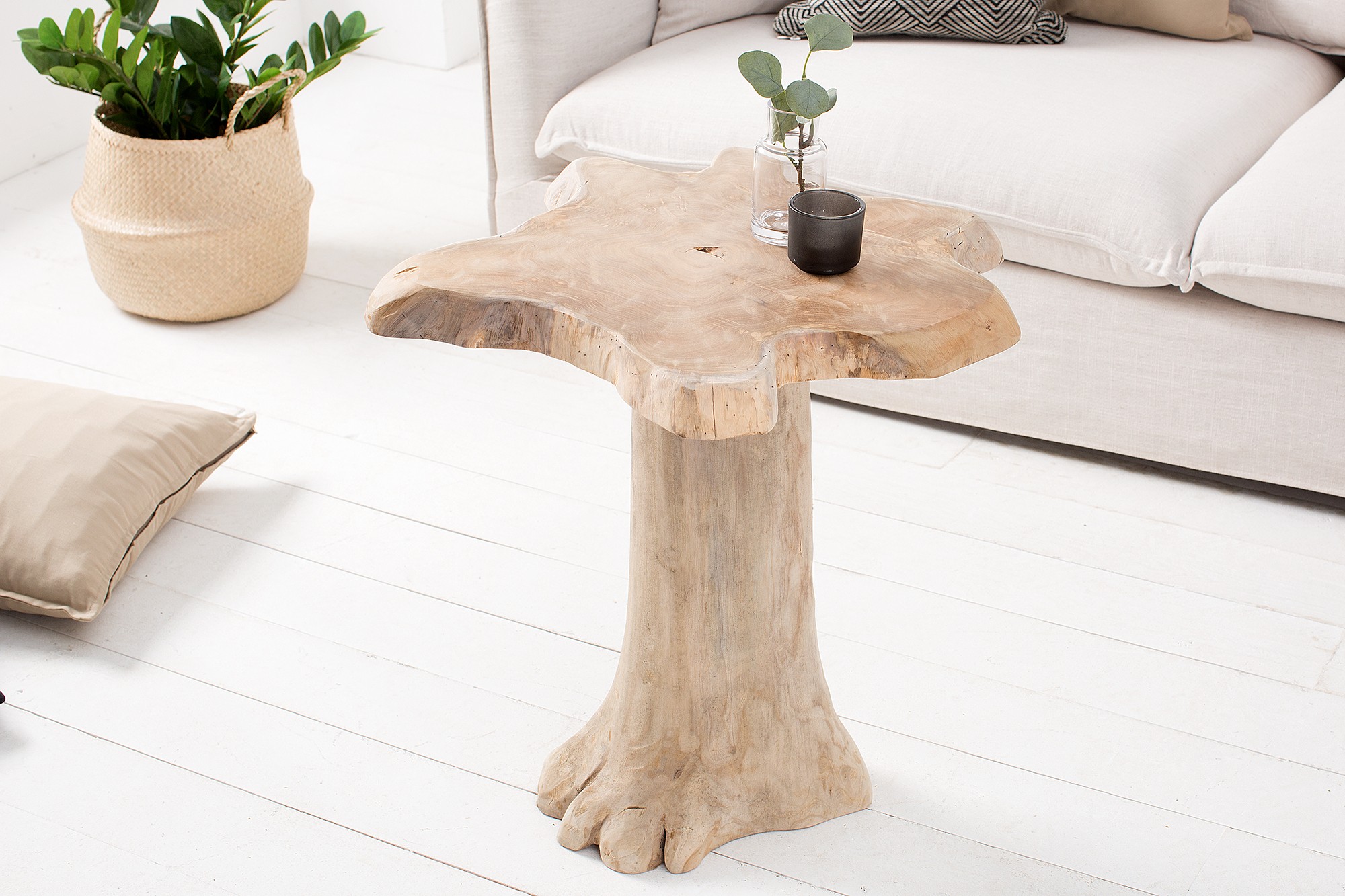 Levně Estila Designový příruční stolek Teak Root 60cm