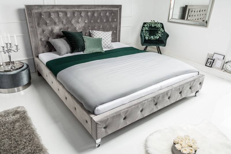 Levně Estila Chesterfield luxusní manželská postel Caledonia stříbrné barvy 190cm