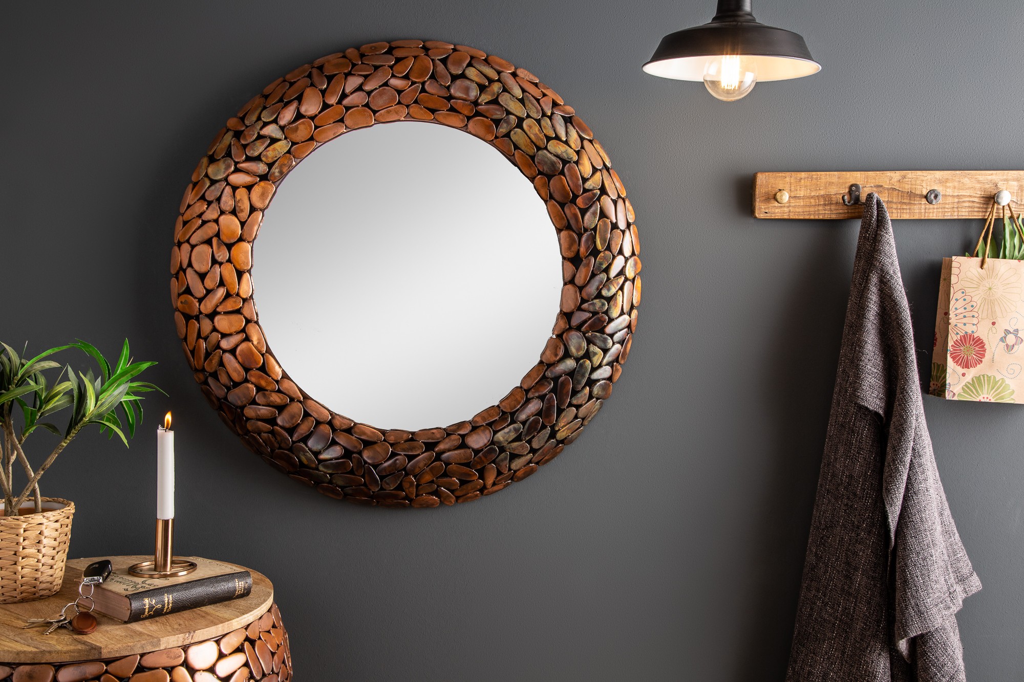 Estila Art-deco kulaté nástěnné zrcadlo Riverstone měděné barvy z kovu s mozaikovým vzorem 82cm