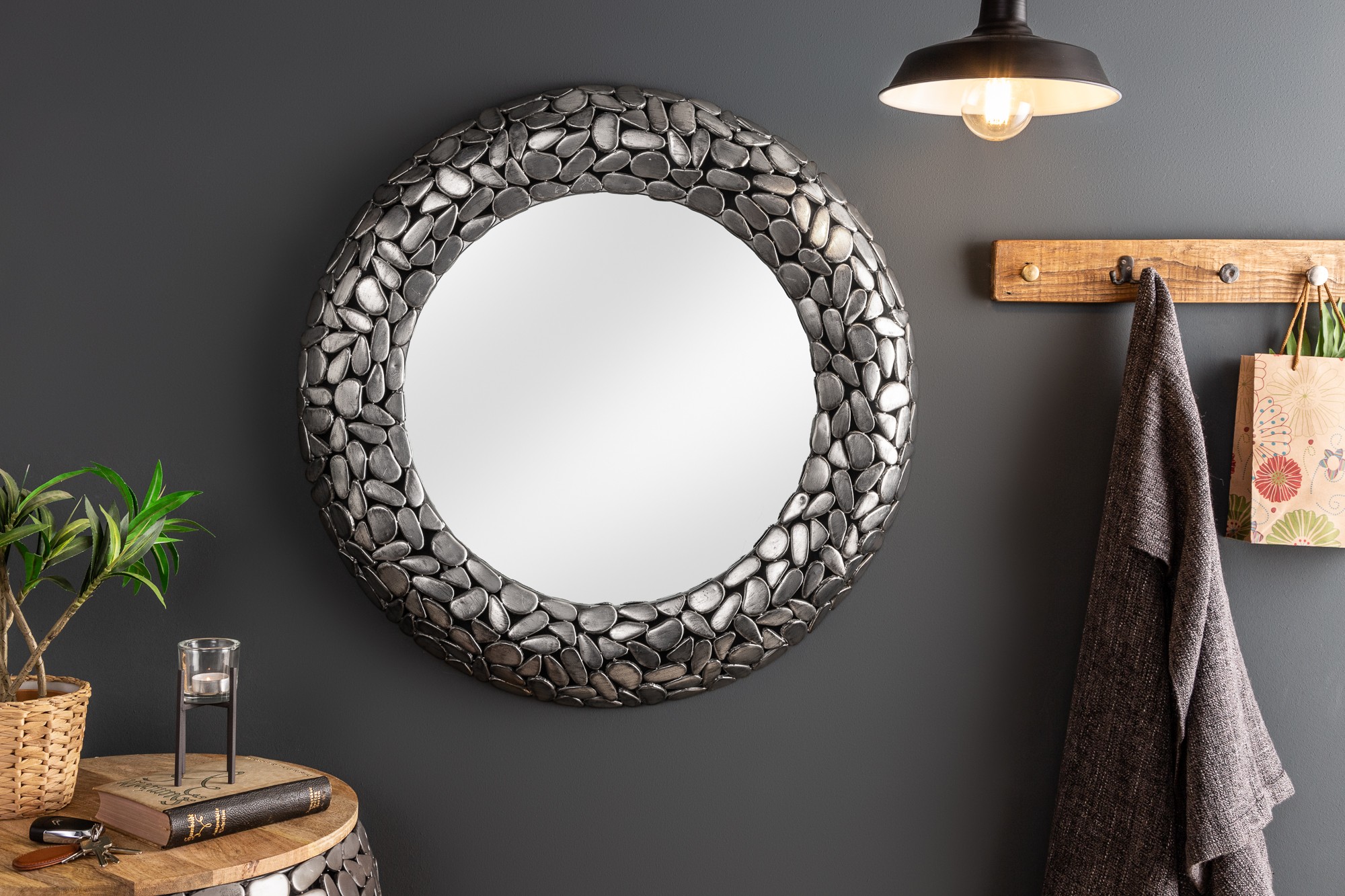Levně Estila Art-deco kruhové nástěnné zrcadlo Riverstone ve stříbrné barvě 82cm