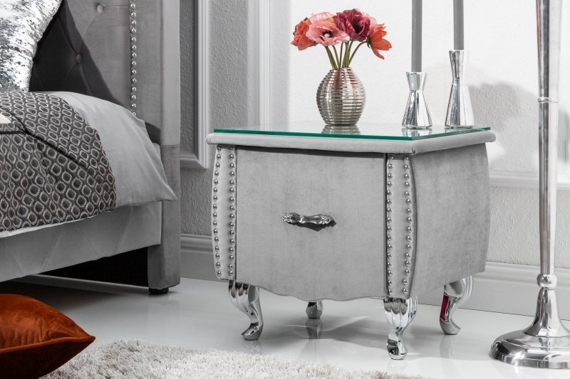 Levně Estila Moderní luxusní noční stolek Caledonia ve stříbrné barvě 45cm