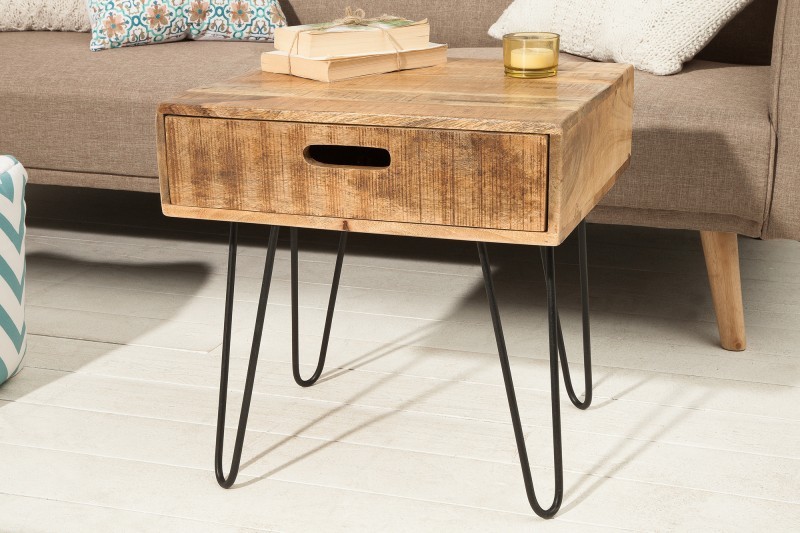 Estila Designový příruční stolek z masivu Leeds 50cm