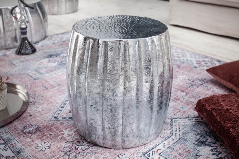 Estila Orientální kruhový konferenční stolek Adassil stříbrné barvy 42cm