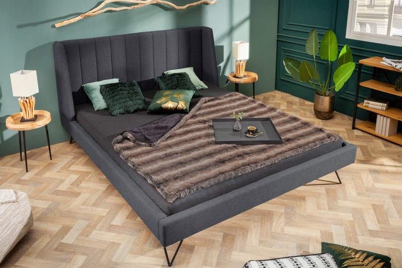 Levně Estila Designová čalouněná manželská postel Taxil Mode s potahem v antracitové barvě 160x200cm