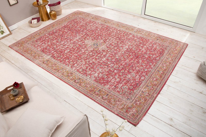 Estila Orientální koberec Adassil červené barvě s ornamentálním zdobením 350 cm