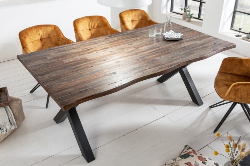 Levně Estila Industriální jídelní stůl Anda z masivního akátového dřeva hnědé barvy 160cm