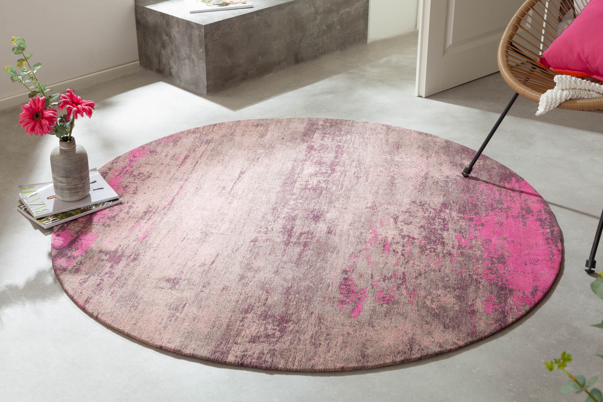 Levně Estila Designový kruhový koberec Adassil z bavlny růžovo-béžové barvy 150cm