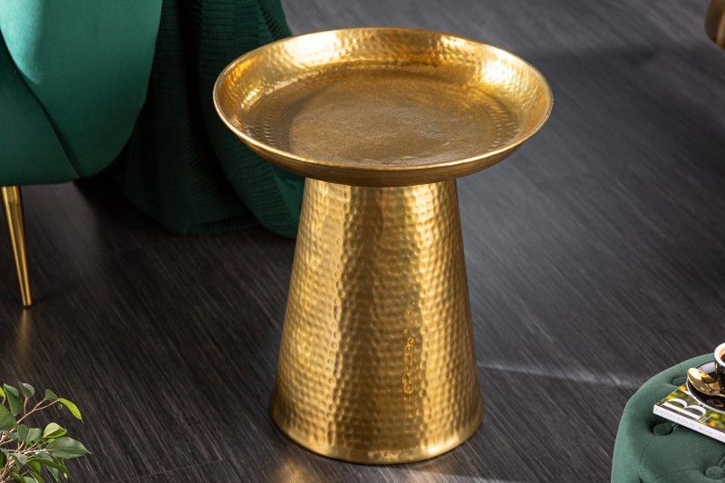 Estila Orientální příruční stolek Hammerblow zlaté barvy s kulatou podstavou 45cm