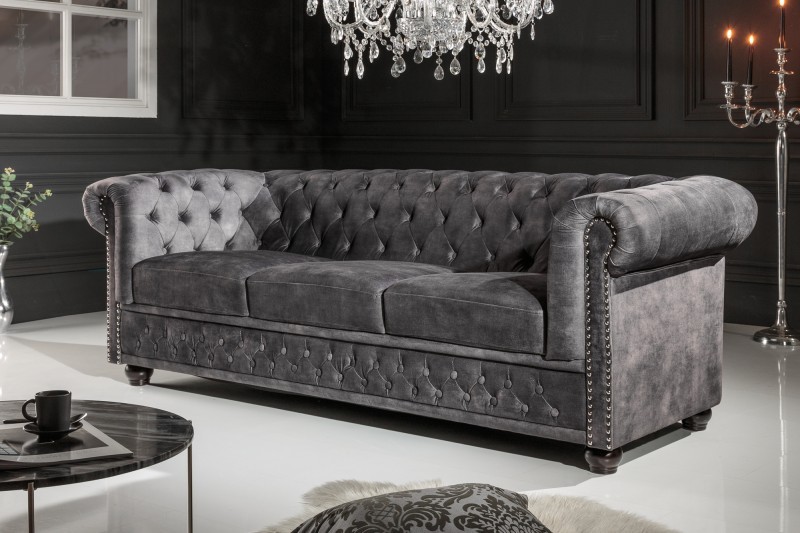 Estila Chesterfield luxusní sametová trojsedačka Lobella v šedé barvě 205cm
