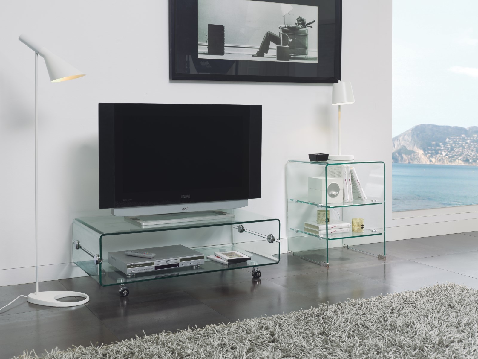 Levně Estila Designový skleněný TV stolek Cristallere na kolečkách s úložným prostorem 100cm