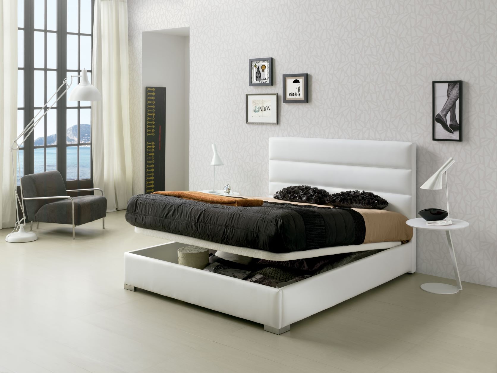 Estila Moderní kožená postel Lidia s čalouněním bílé barvy s vysokým čelem s úložným prostorem 90-180cm