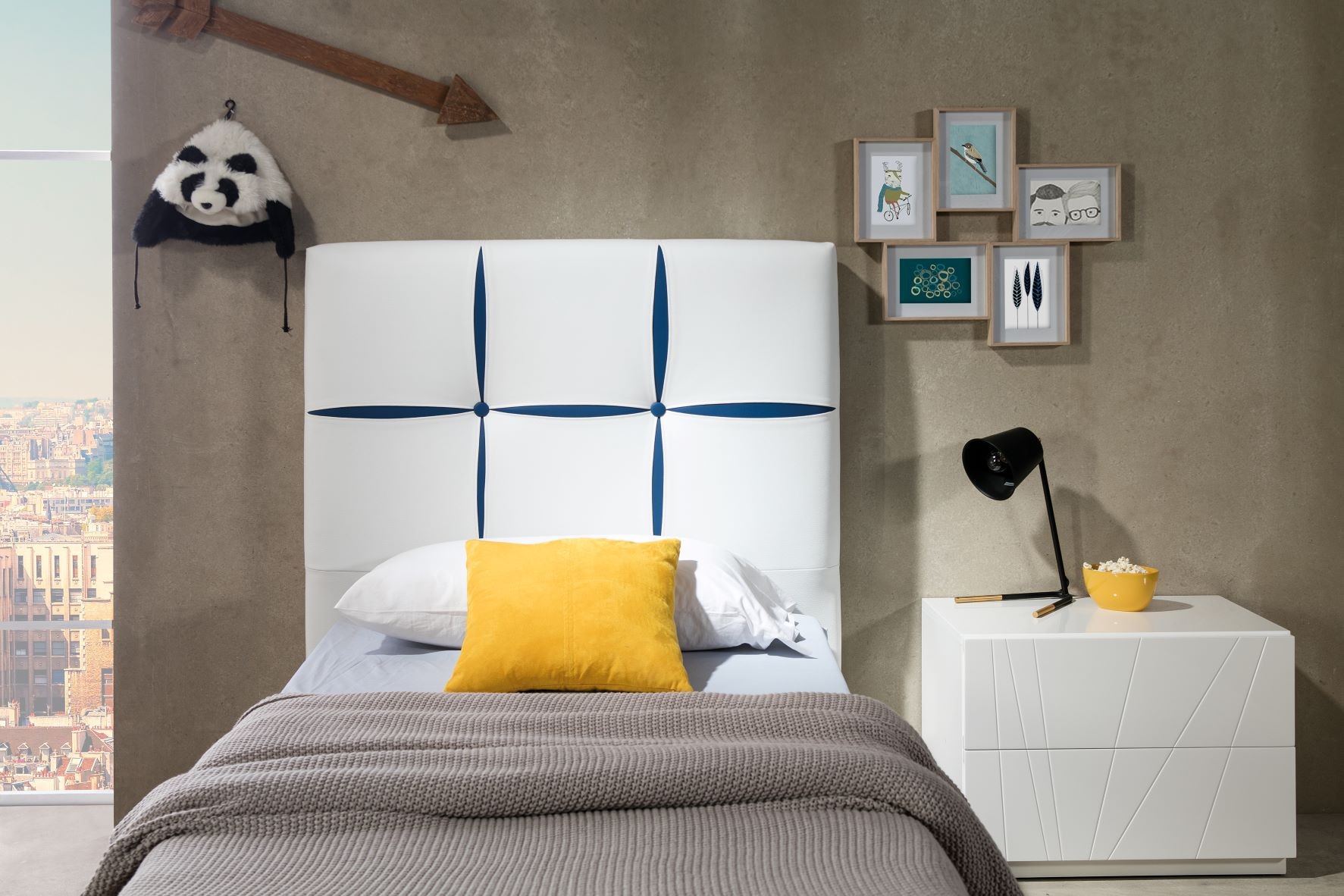 Levně Estila Dizajnová kožená jednolůžková postel Veronica se vzorovaným čelem bílé barvy 90-105cm