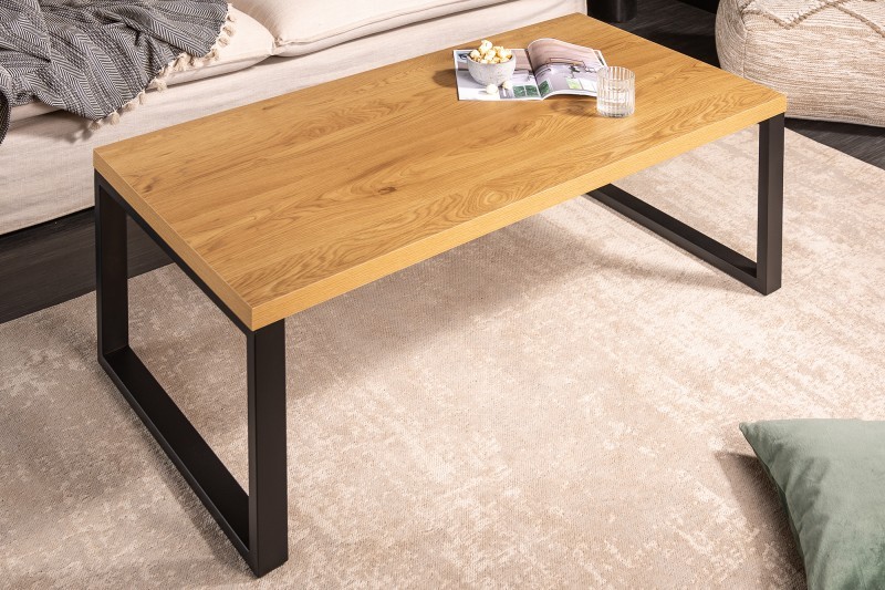 Estila Designový konferenční stolek Manilla s vrchní deskou v přírodní hnědé barvě as černými kovovými nožičkami 120cm