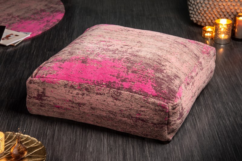 Levně Estila Designový čtvercový podlahový polštář Prakka v růžovém čalounění 70cm