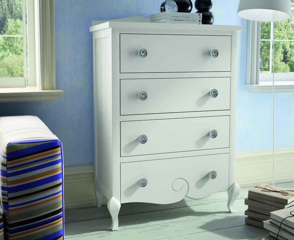 Estila Luxusní stylová komoda Volga z masivního dřeva se čtyřmi zásuvkami 115cm