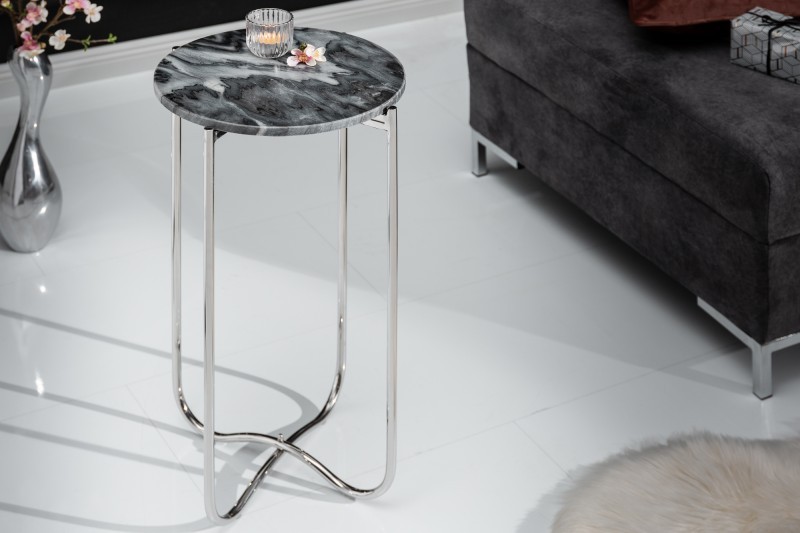 Levně Estila Art-deco stříbrný kulatý příruční stolek Noble s mramorovou povrchovou deskou a kovovou konstrukcí 35cm