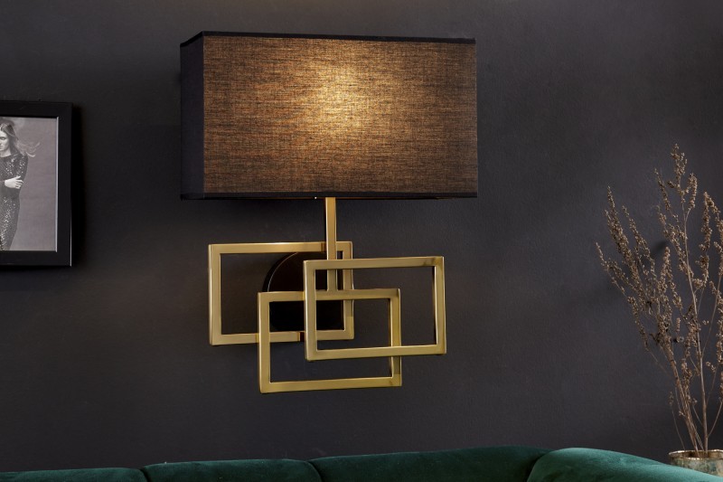 Levně Estila Designová nástěnná lampa Metalia s geometrickou kovovou podstavou ve zlatém provedení a černým stínítkem 44cm