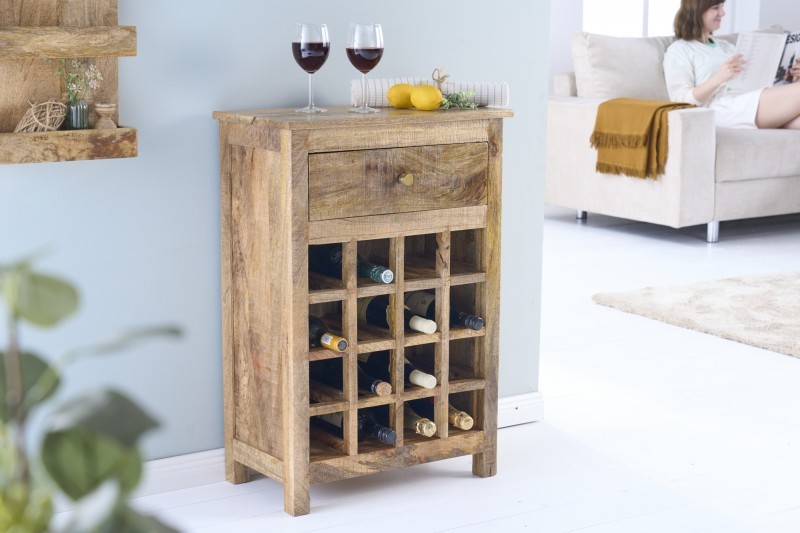 Estila Venkovská masivní vinotéka Hemingway z mangového dřeva se šuplíkem a šestnácti přihrádkami na víno 81cm