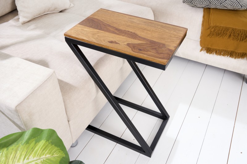 Levně Estila Designový moderní příruční stolek Dahle z masivu sheesham s černou kovovou podstavou 60cm