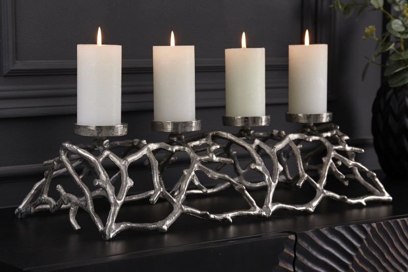 Levně Estila Designový svícen na čtyři svíce Cuerna z kovu ve stříbrném provedení 60cm