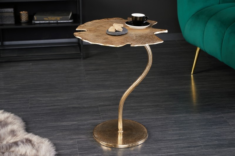 Levně Estila Art-deco designový příruční stolek Ginko ve tvaru listu zlatý 53cm