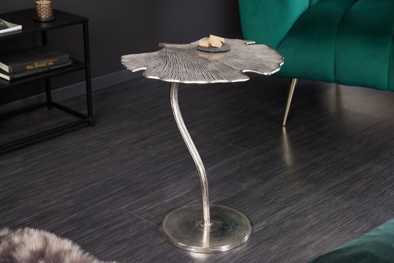Levně Estila Art-deco designový příruční stolek Ginko ve tvaru listu stříbrný 53cm