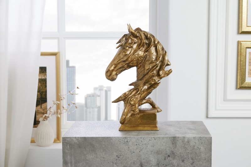 Levně Estila Designová socha koně Suomin ve zlaté barvě z kovové slitiny 38cm