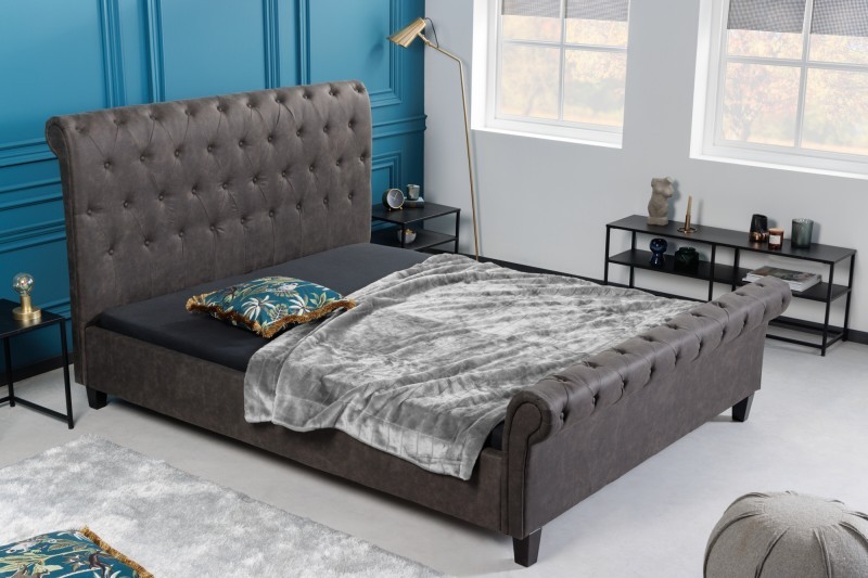 Levně Estila Moderní manželská postel Gambino s tmavě šedým Chesterfield čalouněním a černými dřevěnými nožičkami 225cm