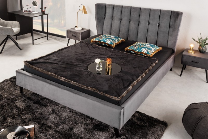 Levně Estila Designová šedá manželská postel Alva v retro sametovém provedení s černými nožičkami 215cm