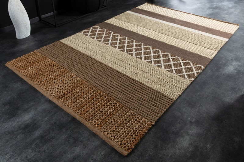Estila Etno hnědý koberec Grostall ve tvaru obdélníku s krátkým vlasem se slonovinovými pásy 160x230cm