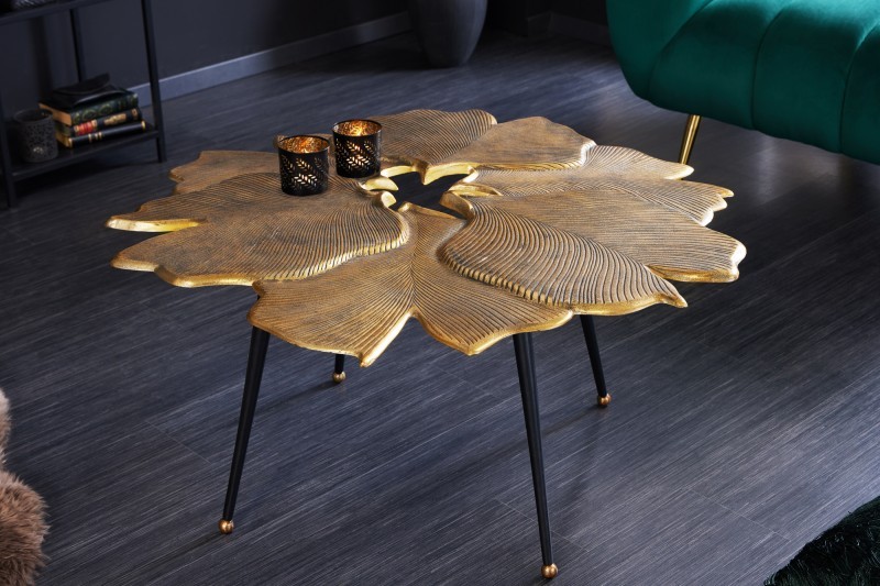 Estila Art deco konferenční stolek Ginko zlaté barvy ve tvaru listů s černými nožičkami z kovu 90cm