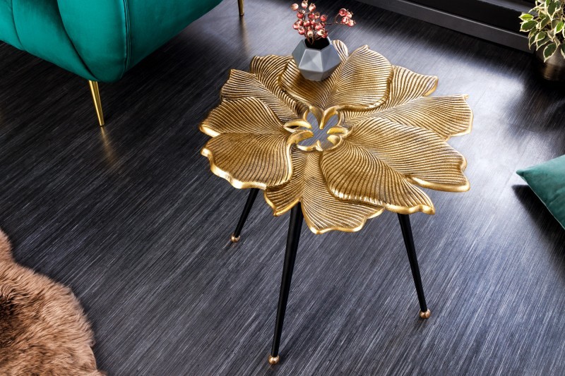 Estila Glamour designový konferenční stolek Ginko ve zlatém provedení ve tvaru listů jinanu s černými nožičkami 50cm