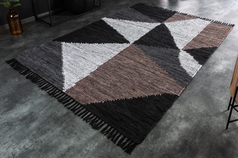 Estila Designový kožený obdélníkový koberec Margo s geometrickými vzory hnědé a černé barvy 230cm