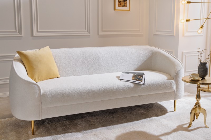 Estila Art deco designová sedačka Sintra s boucle potahem bílé barvy na zlatých nožičkách 205cm