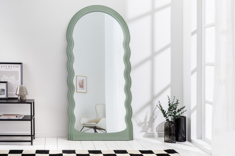 Estila Art deco moderní vysoké zrcadlo Swan s vlnitým rámem v pastelové zelené barvě 160cm