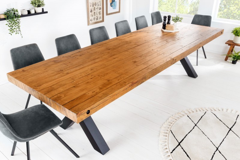 Estila Industriální jídelní stůl Freya z masivního dřeva s černým zkříženýma nohama z kovu 300cm