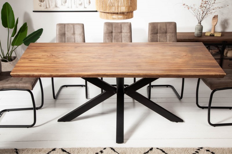 Levně Estila Masivní jídelní stůl Cosmos ze dřeva sheesham hnědé barvy s černýma nohama z kovu 200cm