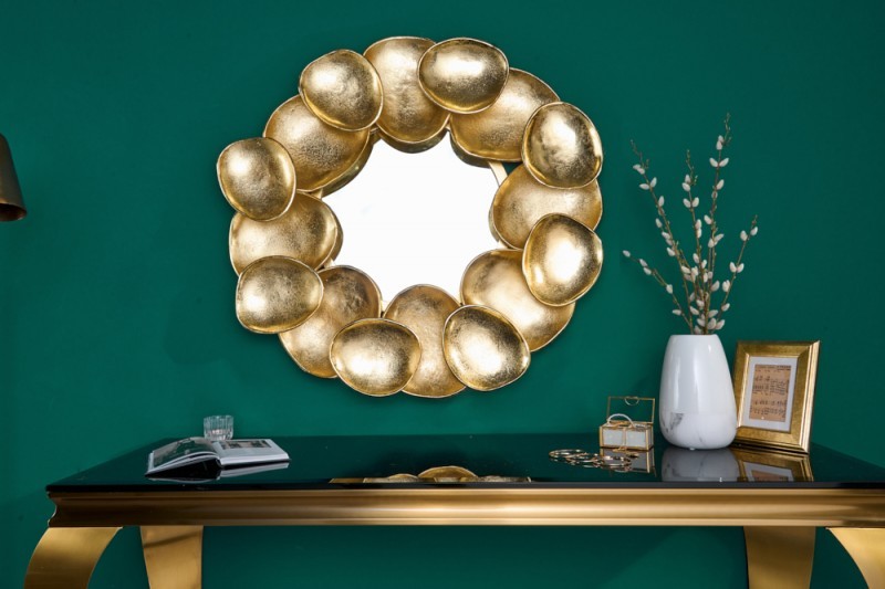 Levně Estila Designové art deco nástěnné zrcadlo Amren s ozdobným kovovým rámem zlaté barvy 70cm