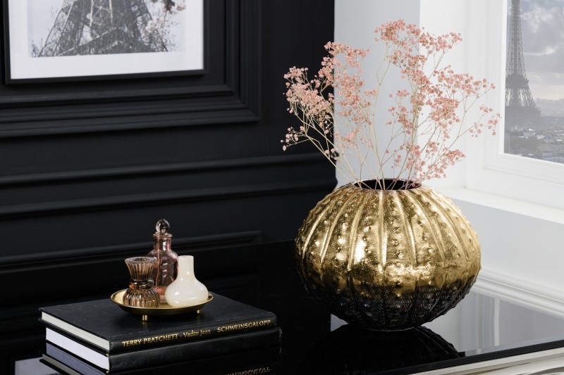 Levně Estila Glamour váza Galactic v kovovém tepaném provedení ve zlaté barvě kulatého tvaru 30cm