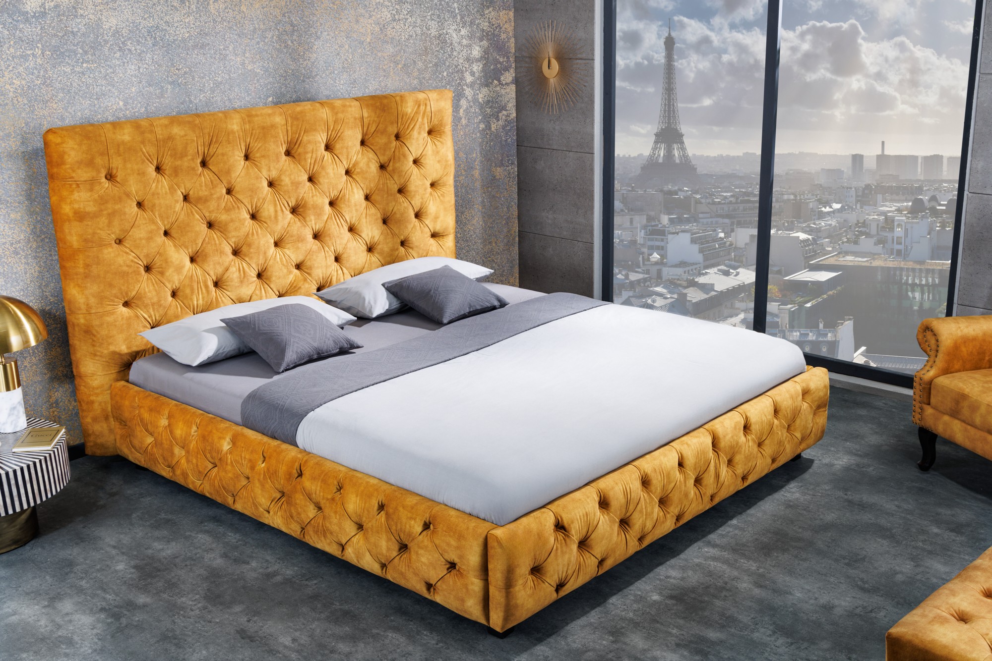 Levně Estila Moderní chesterfield manželská postel Kreon ve žlutém provedení ze sametu 180x200cm